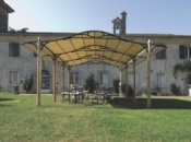 Pergolato in legno con telone pvc 